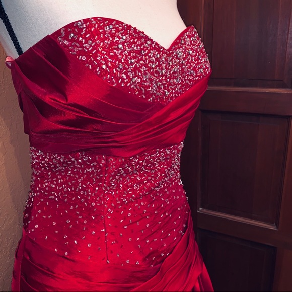 ❤️STUNNING Beaded Ruby Red Gown / Prom / Size 10 - Picture 3 of 8